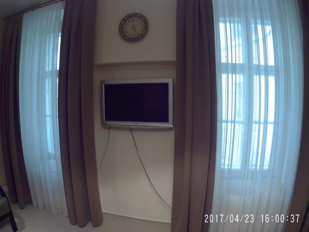 Lucas - Self Check-in * Pressburg
